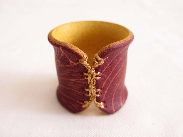 画像4: 手描き友禅 革 スカーフリング 菊糸目上げ (4)