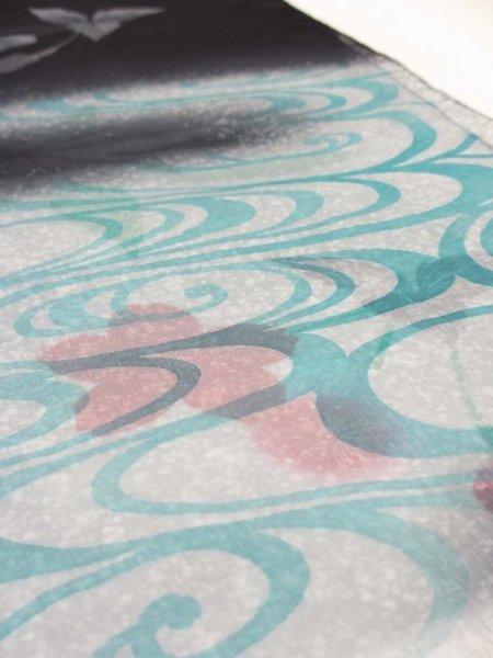 画像8: 手描友禅ストール 散桜紅葉に流水 (8)