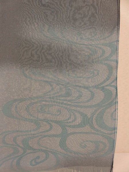 画像7: 手描友禅ストール 散桜紅葉に流水 (7)