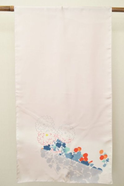 画像5: 手描友禅 シルクストール こもれび 菊 灰桜 (5)