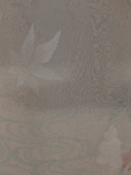 画像6: 手描友禅ストール 散桜紅葉に流水 (6)