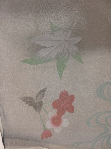 画像5: 手描友禅ストール 散桜紅葉に流水 (5)