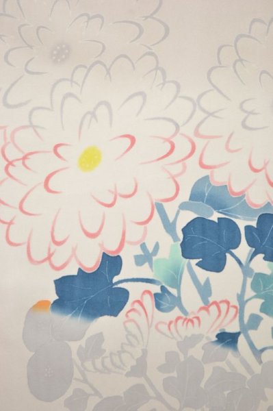 画像9: 手描友禅 シルクストール こもれび 菊 灰桜 (9)