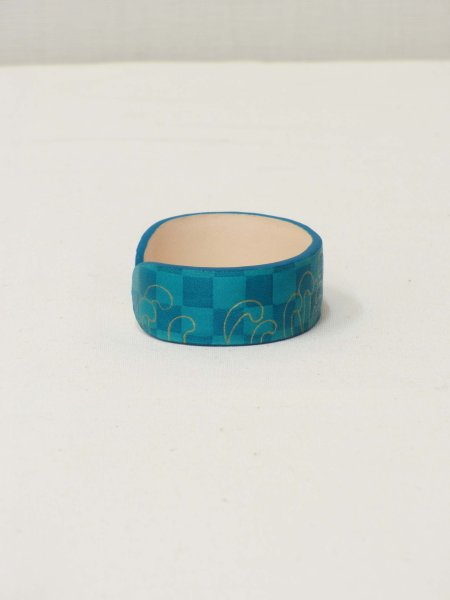 画像4: 革バングル 手纏「tamaki」line 菊 blue (4)