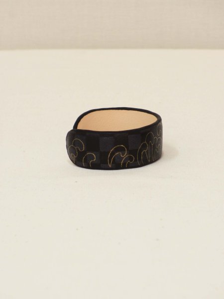 画像4: 革バングル 手纏「tamaki」line 菊 black (4)