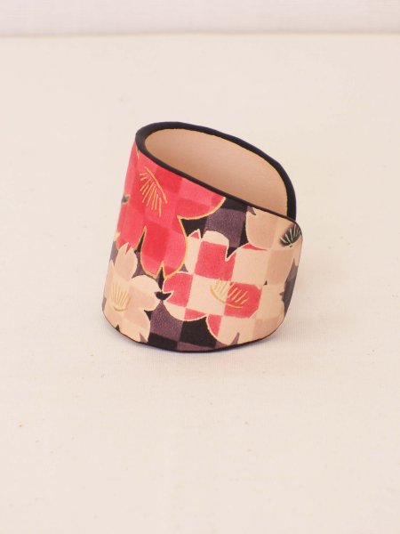 画像3: 革バングル 手纏「tamaki」yuzen 桜 black (3)