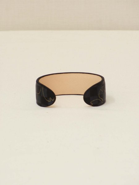 画像2: 革バングル 手纏「tamaki」line 桜 black (2)