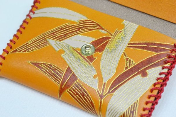 画像9: 手描友禅 レザー 名刺入れ 笹 橙 (9)