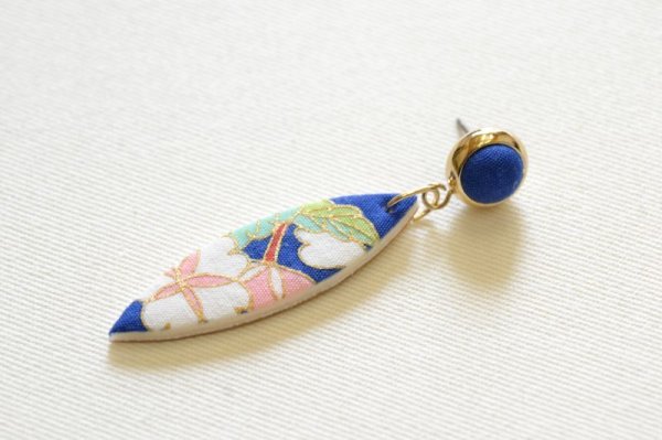 画像7: 手描友禅　ピアス　「桜」　blue (7)