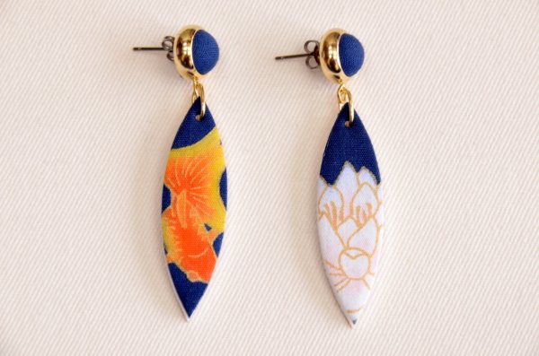 画像2: 手描友禅　ピアス　「金魚に睡蓮」　 (2)